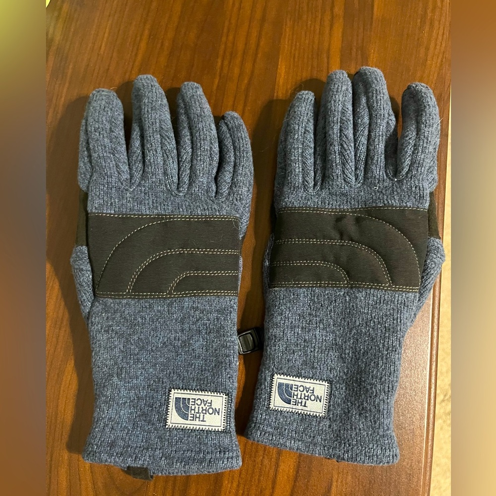 The North Face Blue winter gloves men’s size small